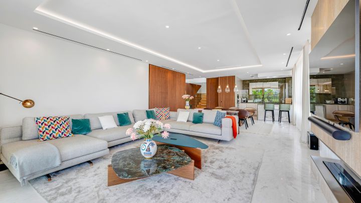 Epic Penthouse - Elegant Residence on the Golden Mile