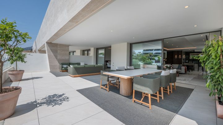 Epic Penthouse - Elegant Residence on the Golden Mile