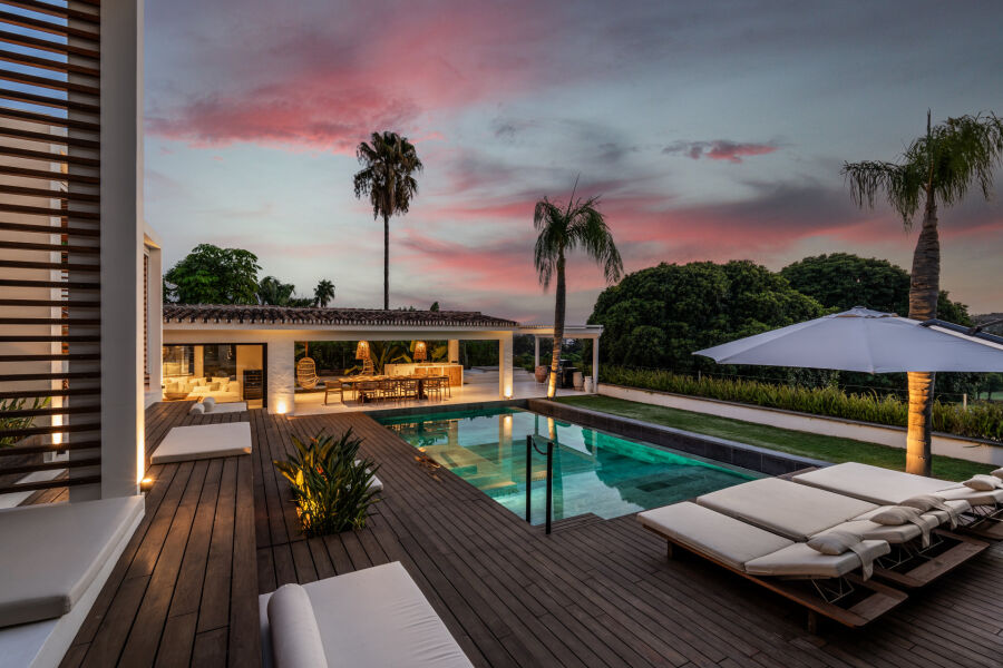 Orion 53 - Exclusive Front-Line Golf Villa in Nueva Andalucía