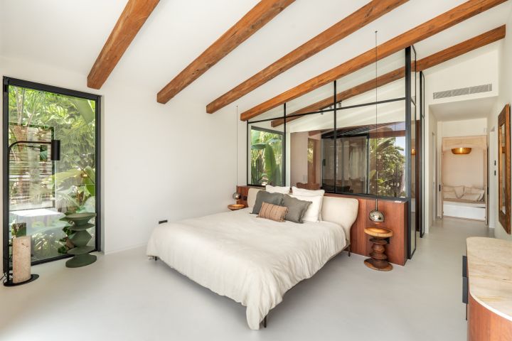 Orion 53 - Exclusive Front-Line Golf Villa in Nueva Andalucía