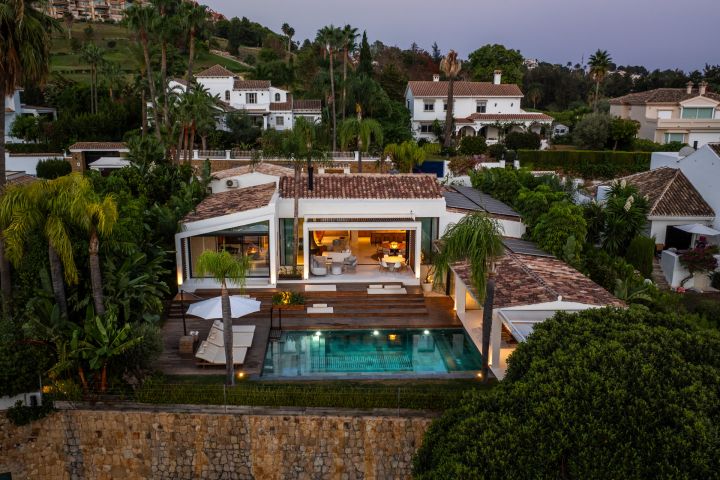 Orion 53 - Exclusive Front-Line Golf Villa in Nueva Andalucía