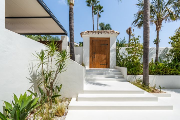 Orion 53 - Exclusive Front-Line Golf Villa in Nueva Andalucía