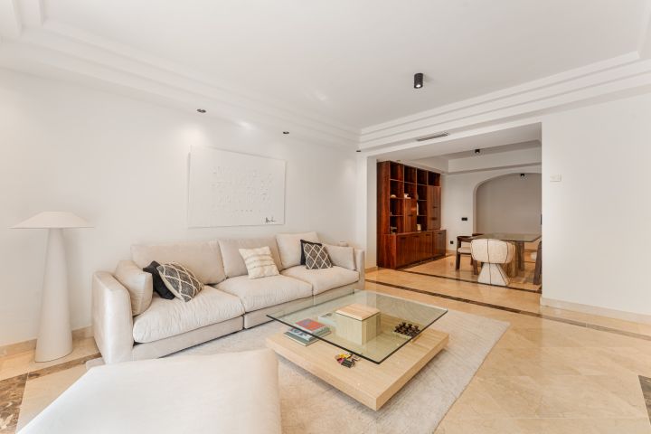 Montebello Apartment - Elegant Three-Bedroom Home