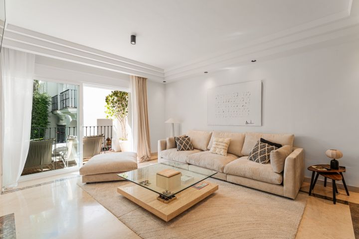 Montebello Apartment - Elegant Three-Bedroom Home