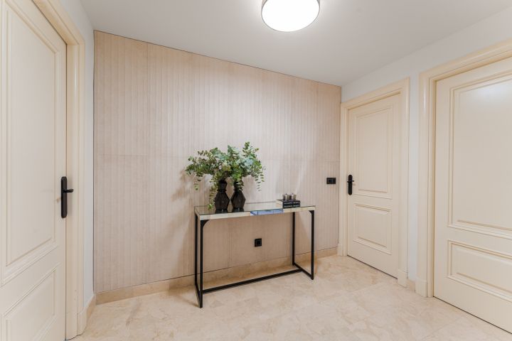 Montebello Apartment - Elegant Three-Bedroom Home
