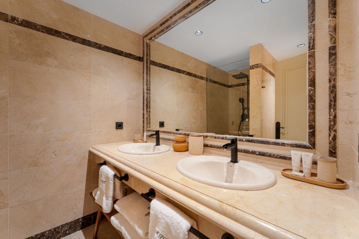 Montebello Apartment - Elegant Three-Bedroom Home