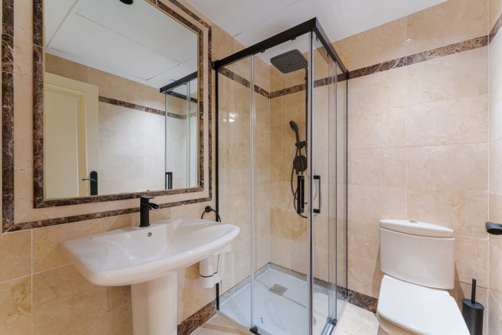 Montebello Apartment - Elegant Three-Bedroom Home