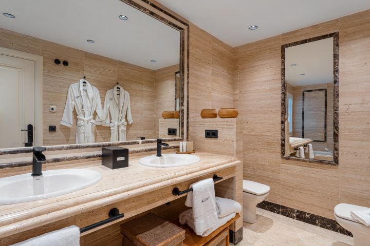 Montebello Apartment - Elegant Three-Bedroom Home