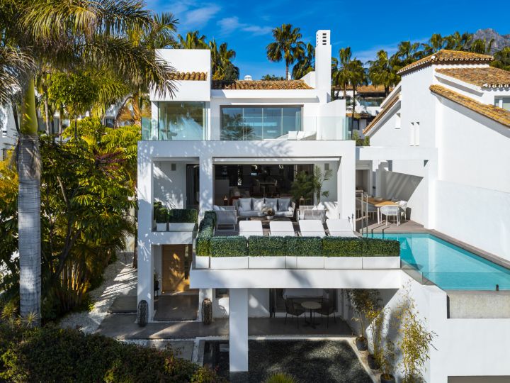Magna 6 - Semi Detached Villa in Puente Romano