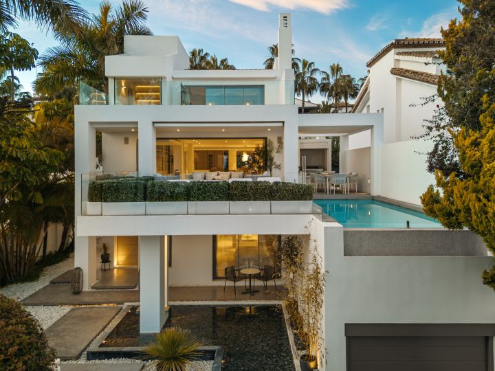 Magna 6 - Semi Detached Villa in Puente Romano