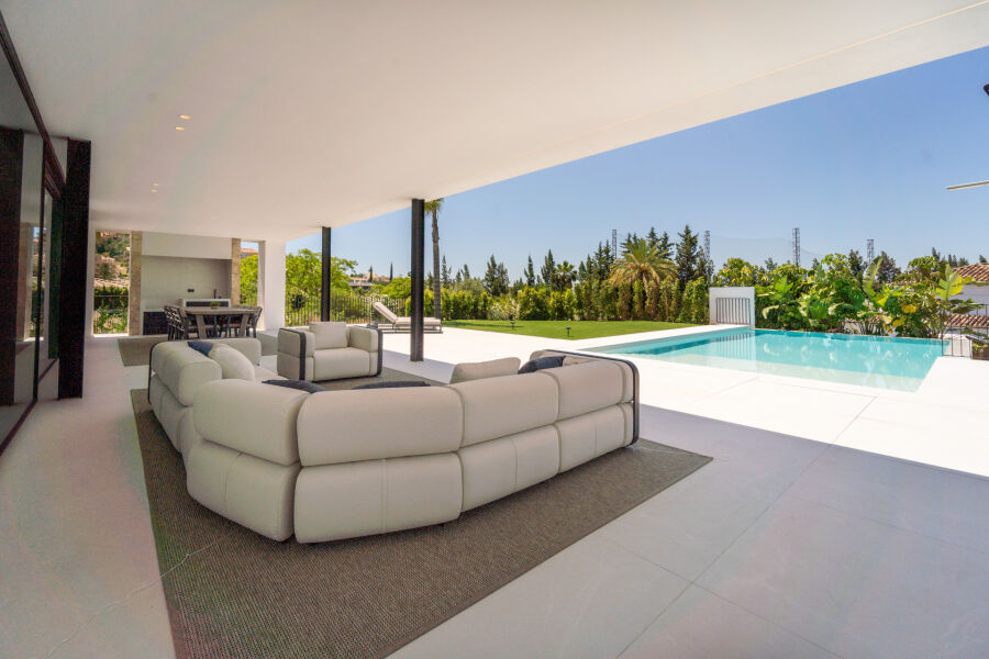 Villa Alba - 5-Bed Front Golf Villa in Nueva Andalucia, Marbella