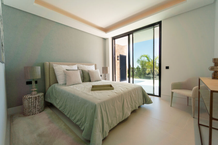 Villa Alba - 5-Bed Front Golf Villa in Nueva Andalucia, Marbella