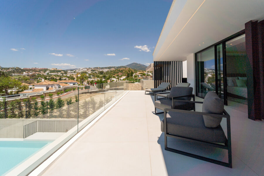 Villa Alba - 5-Bed Front Golf Villa in Nueva Andalucia, Marbella