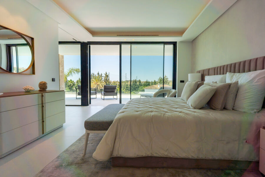 Villa Alba - 5-Bed Front Golf Villa in Nueva Andalucia, Marbella