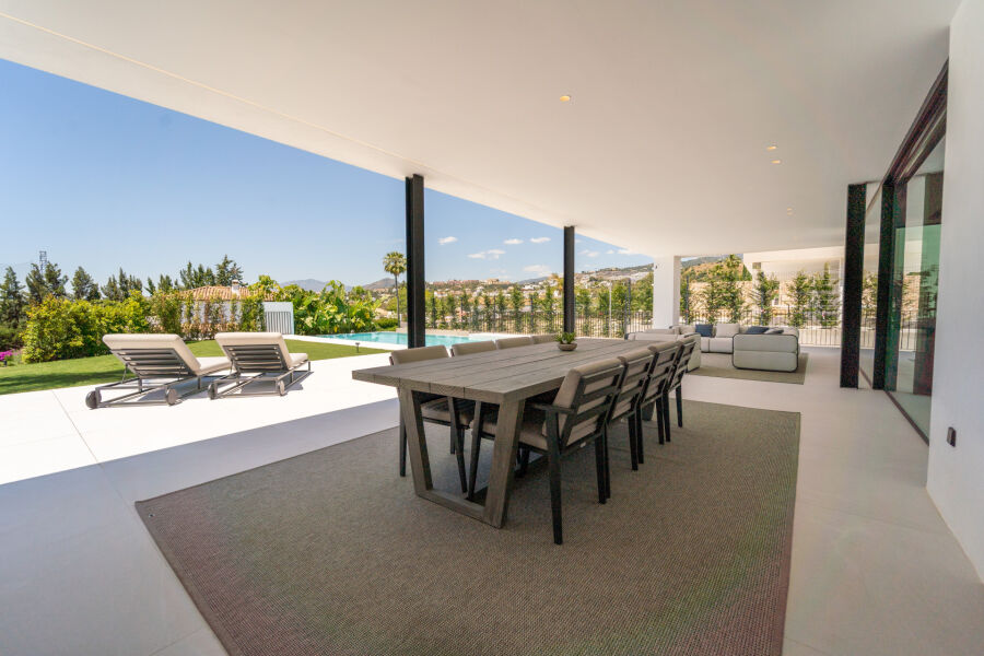 Villa Alba - 5-Bed Front Golf Villa in Nueva Andalucia, Marbella
