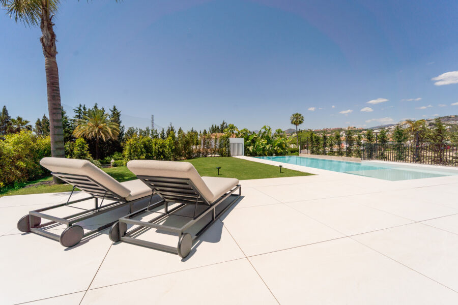 Villa Alba - 5-Bed Front Golf Villa in Nueva Andalucia, Marbella