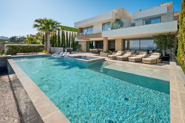 Villa Mare - Modern Home with Panoramic Views