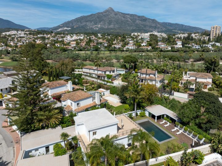 Acueducto 40 - Modern Villa in a Prime Location