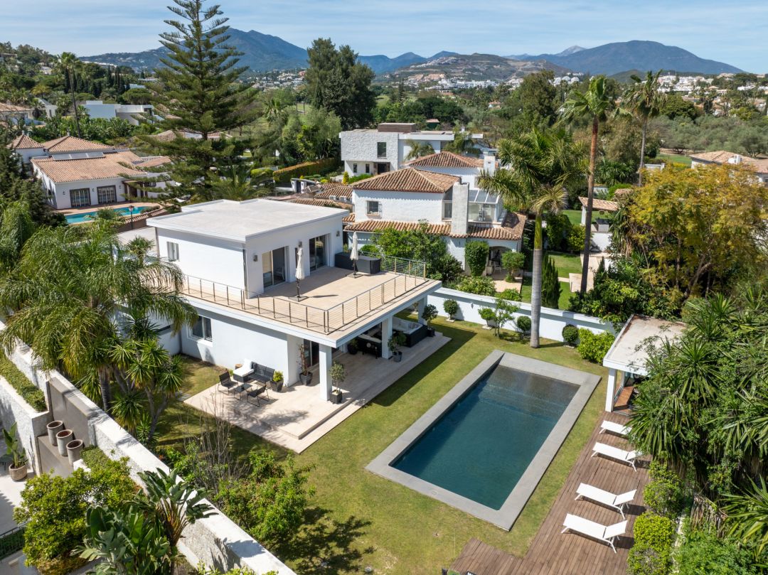 Acueducto 40 - Modern Villa in a Prime Location