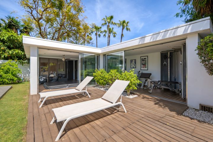 Acueducto 40 - Modern Villa in a Prime Location
