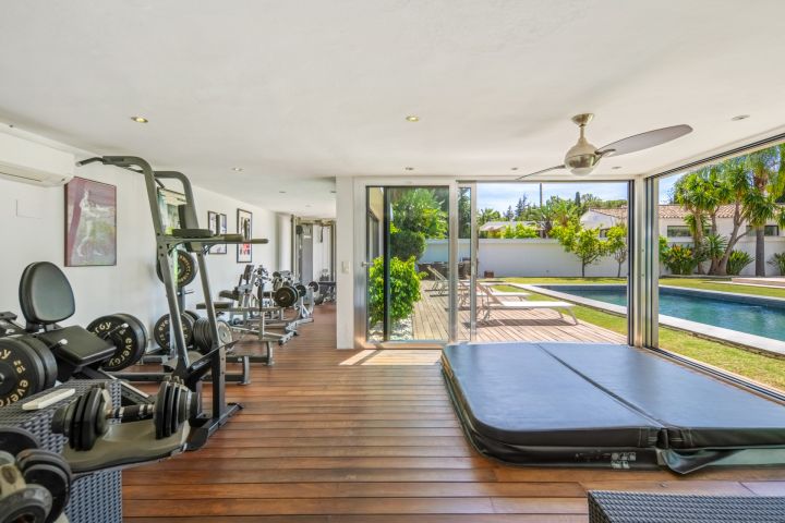 Acueducto 40 - Modern Villa in a Prime Location