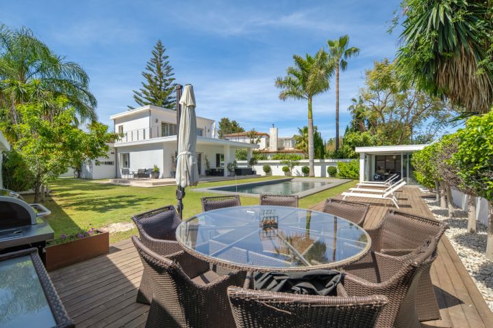 Acueducto 40 - Modern Villa in a Prime Location