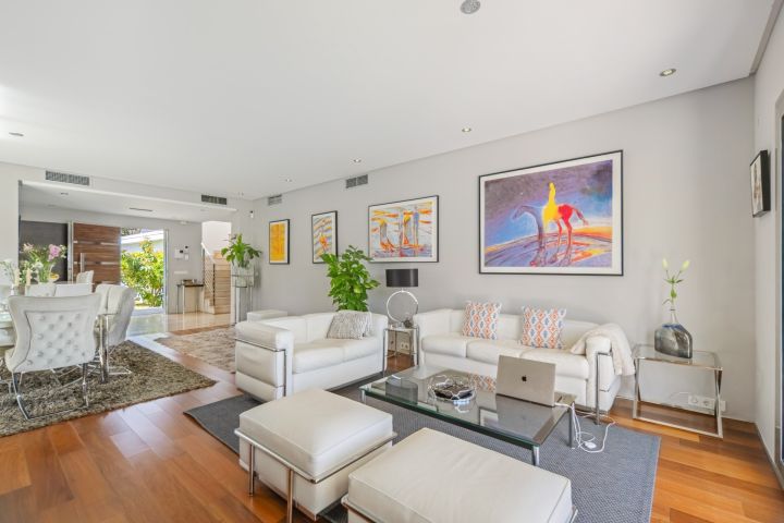 Acueducto 40 - Modern Villa in a Prime Location
