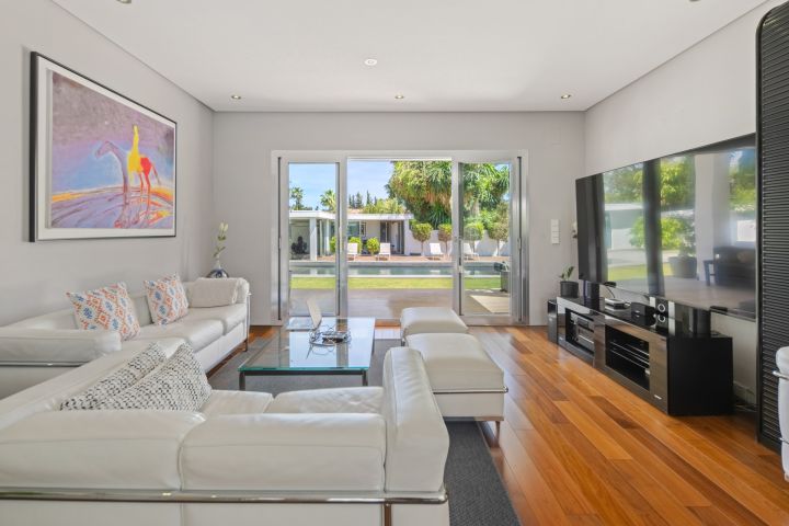 Acueducto 40 - Modern Villa in a Prime Location