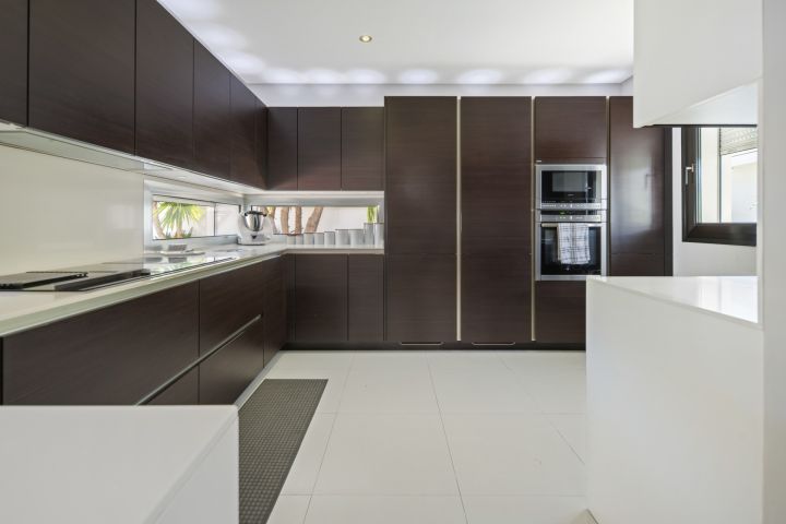Acueducto 40 - Modern Villa in a Prime Location