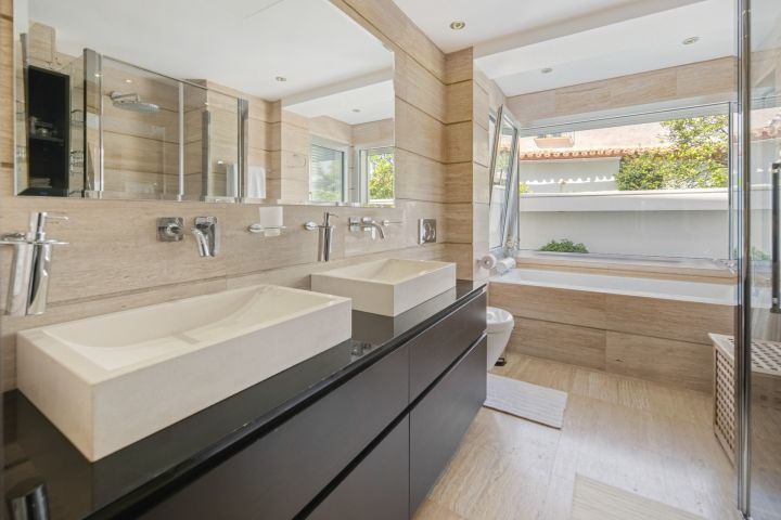 Acueducto 40 - Modern Villa in a Prime Location