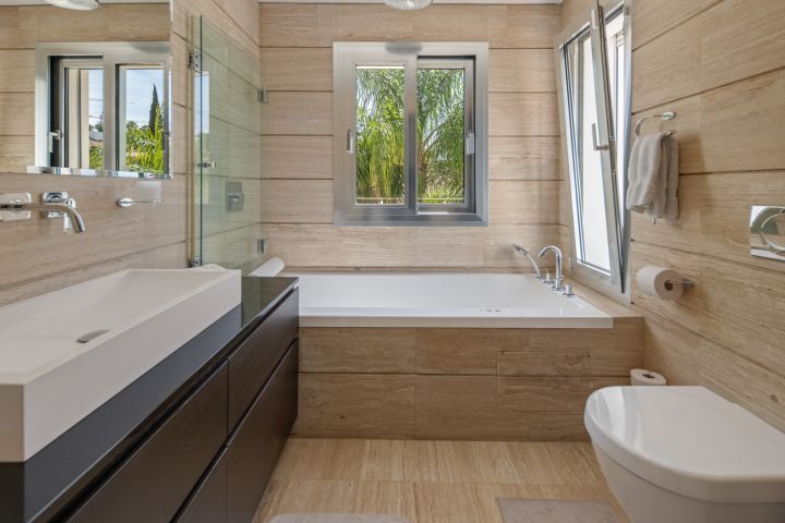 Acueducto 40 - Modern Villa in a Prime Location