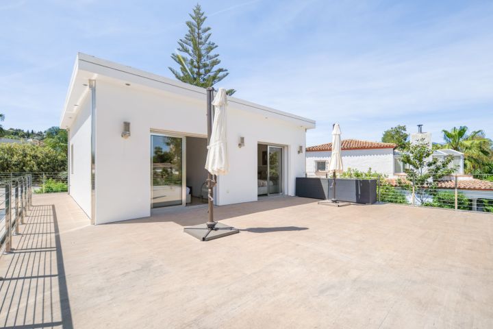 Acueducto 40 - Modern Villa in a Prime Location