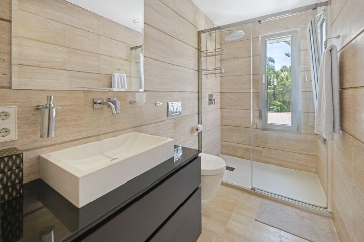 Acueducto 40 - Modern Villa in a Prime Location