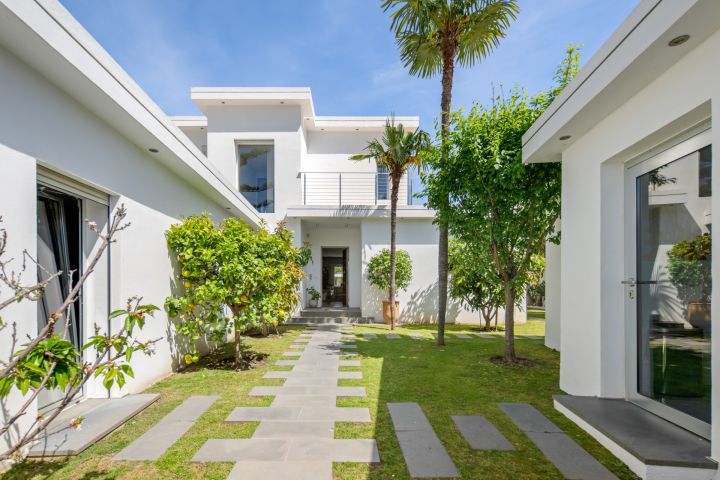 Acueducto 40 - Modern Villa in a Prime Location
