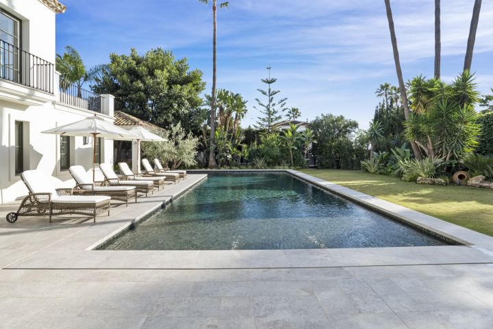 La Hacienda - Spacious Modern Home with Panoramic Views