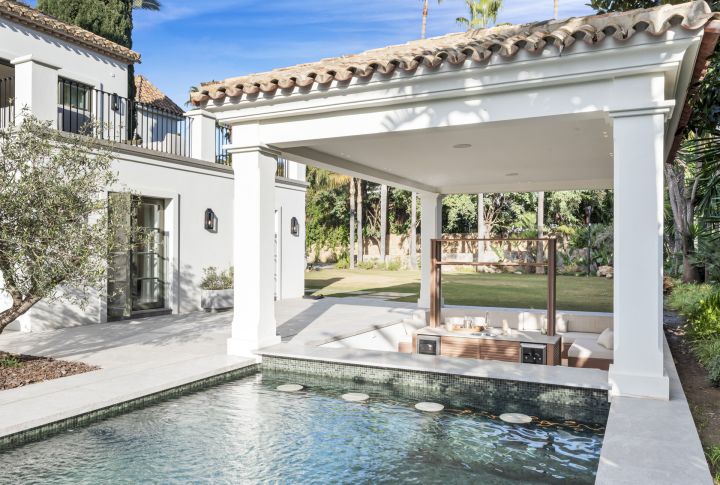 La Hacienda - Spacious Modern Home with Panoramic Views