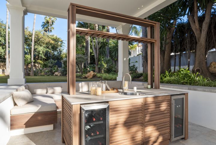 La Hacienda - Spacious Modern Home with Panoramic Views