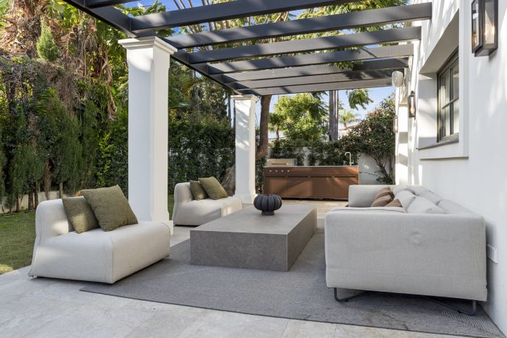 La Hacienda - Spacious Modern Home with Panoramic Views