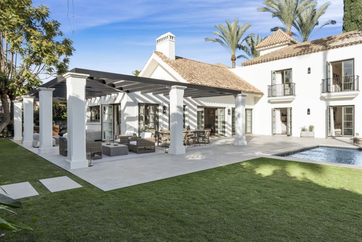La Hacienda - Spacious Modern Home with Panoramic Views