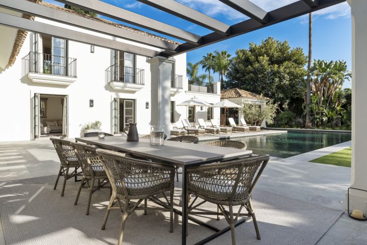 La Hacienda - Spacious Modern Home with Panoramic Views
