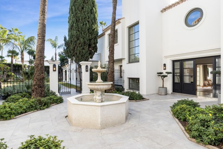 La Hacienda - Spacious Modern Home with Panoramic Views