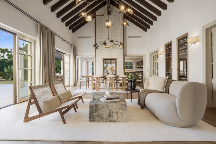 La Hacienda - Spacious Modern Home with Panoramic Views