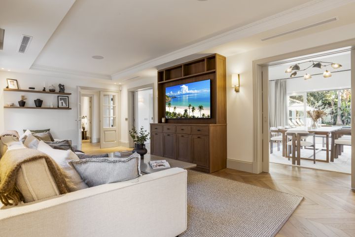 La Hacienda - Spacious Modern Home with Panoramic Views