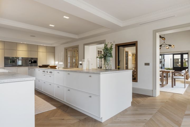 La Hacienda - Spacious Modern Home with Panoramic Views