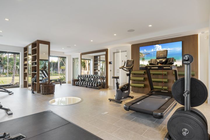 La Hacienda - Spacious Modern Home with Panoramic Views