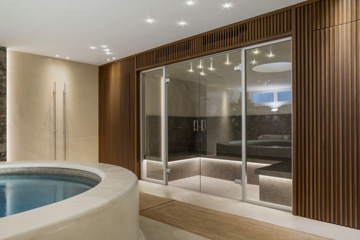 La Hacienda - Spacious Modern Home with Panoramic Views