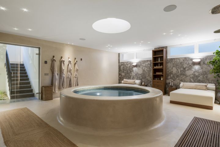 La Hacienda - Spacious Modern Home with Panoramic Views