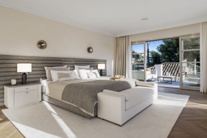 La Hacienda - Spacious Modern Home with Panoramic Views