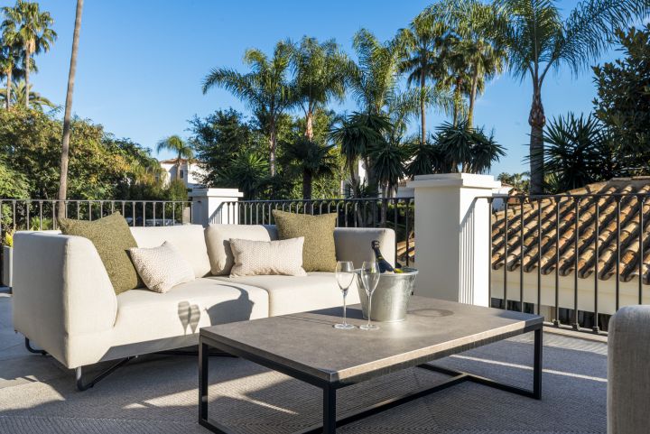 La Hacienda - Spacious Modern Home with Panoramic Views