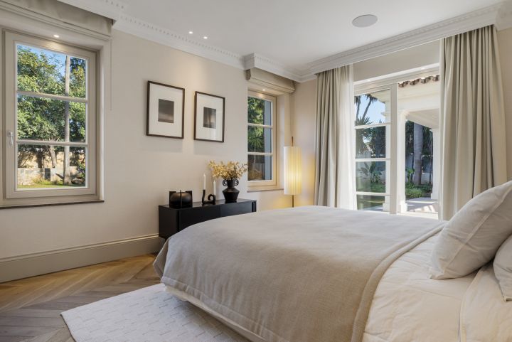 La Hacienda - Spacious Modern Home with Panoramic Views